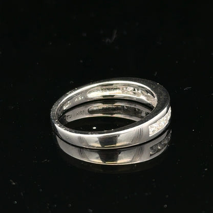 18ct white gold diamond ring in size L with sparkling diamonds, featuring a sleek and elegant design by Un.