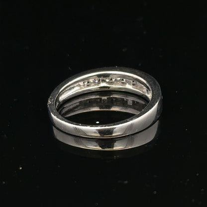 18ct white gold diamond ring in size L featuring sparkling diamonds, elegant jewelry piece from Un.