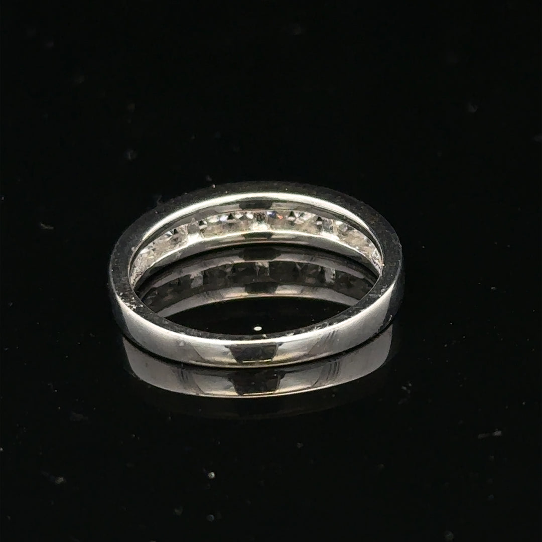 18ct white gold diamond ring size L with sparkling diamonds, elegant jewelry piece by Un.
