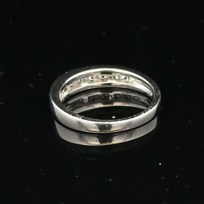 18ct white gold diamond ring size L with sparkling diamonds, elegant jewelry piece from Un.