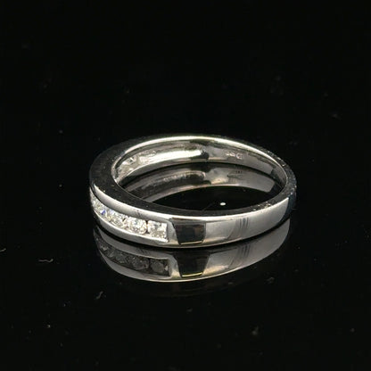 18ct white gold diamond ring in size L with sparkling diamonds, elegant jewelry piece from Un.