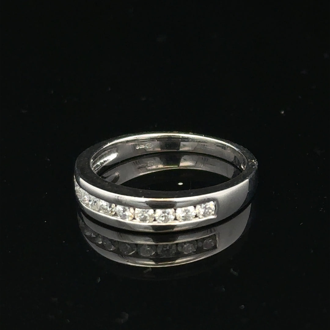 18ct white gold diamond ring in size L with sparkling diamonds, elegant jewelry piece by Un.