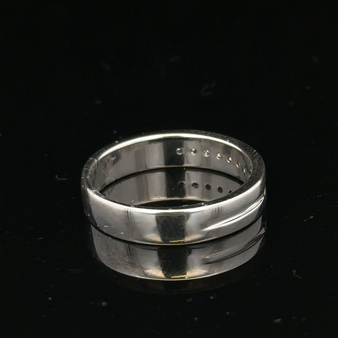 9ct white gold diamond ring with 0.20 carats, size M, featuring a sparkling central diamond and elegant design.
