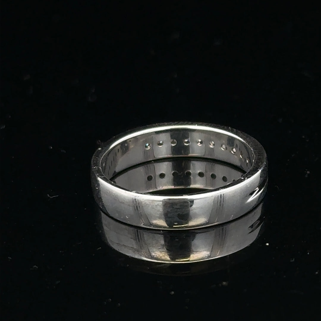 9ct white gold diamond ring with 0.20 carats, size M, featuring a sparkling central stone and elegant design.