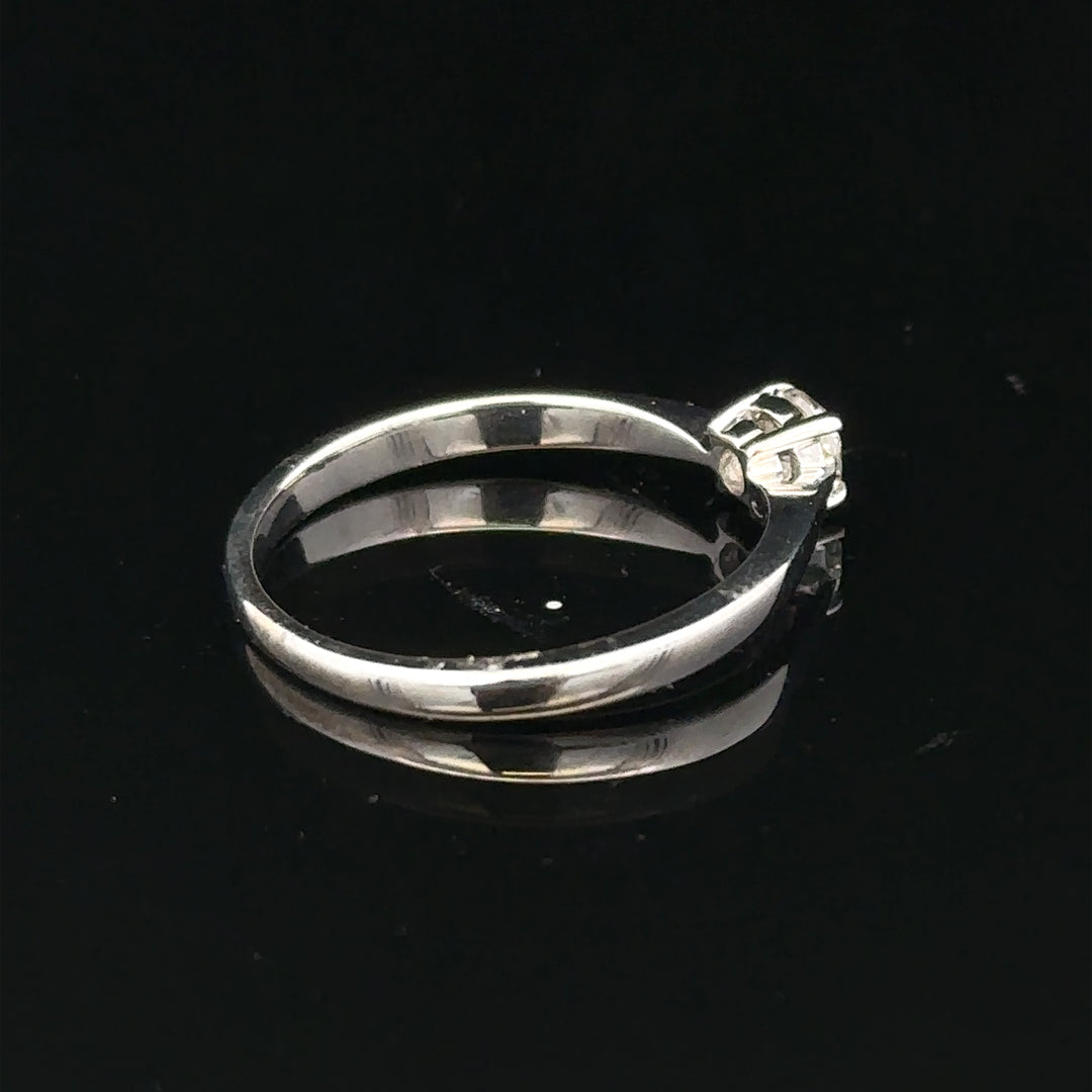 18ct white gold diamond ring in size M with sparkling diamonds, showcasing elegant jewelry design.