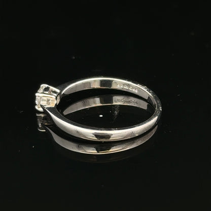 18ct white gold diamond ring in size M with sparkling diamonds, elegant jewelry piece with a sleek design.