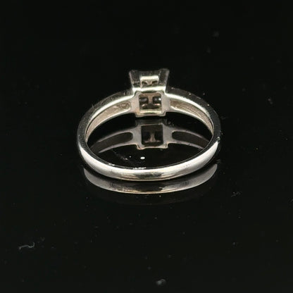 18ct white gold diamond ring with a sparkling gemstone, size J1/2, elegant jewelry piece with a sleek design.