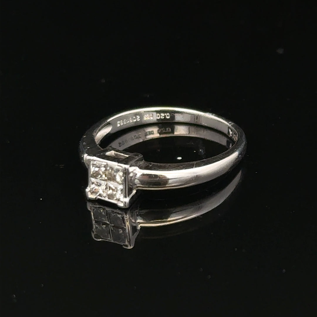 18ct white gold diamond ring with a central diamond, size J1/2, elegant and sparkling jewelry piece.