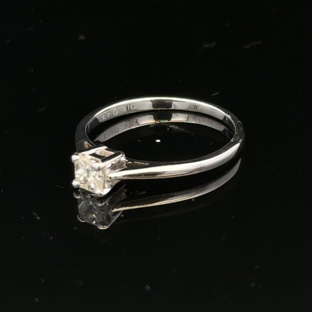 18ct yellow gold diamond ring with a 1/3 carat princess cut center stone, size M, unbranded jewelry accessory