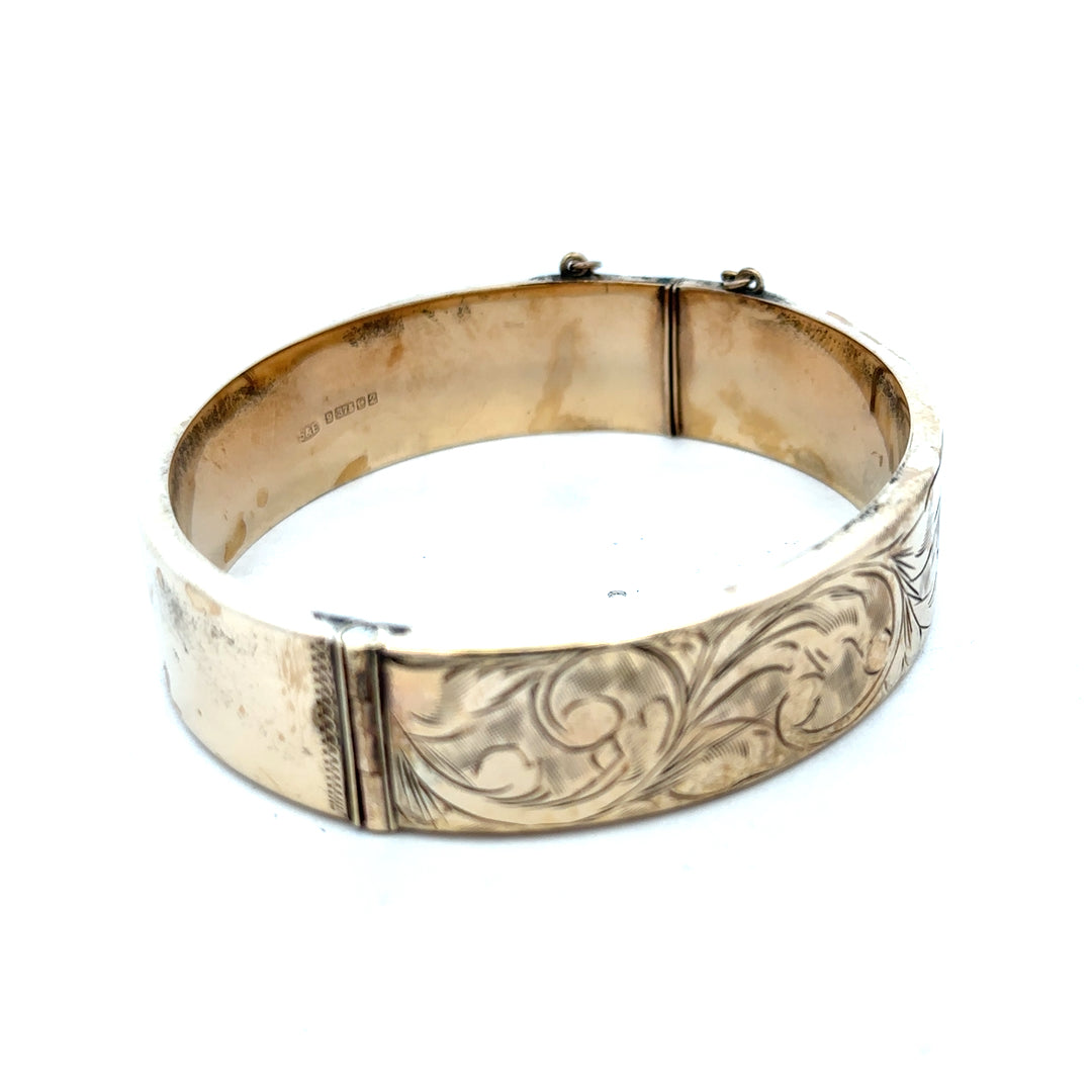 Reeves and Sons 9ct yellow gold bracelet bangle with a smooth, polished finish, weighing 22.7 grams.
