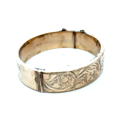 Reeves and Sons 9ct yellow gold bracelet bangle with a smooth, polished finish, weighing 22.7 grams.