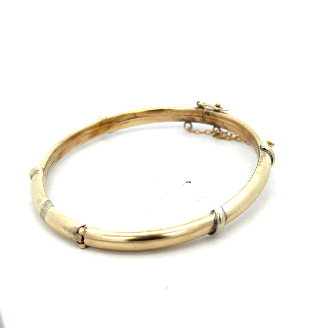 Reeves and Sons 9ct yellow gold bracelet bangle with an elegant, smooth design, weighing 11.1 grams.