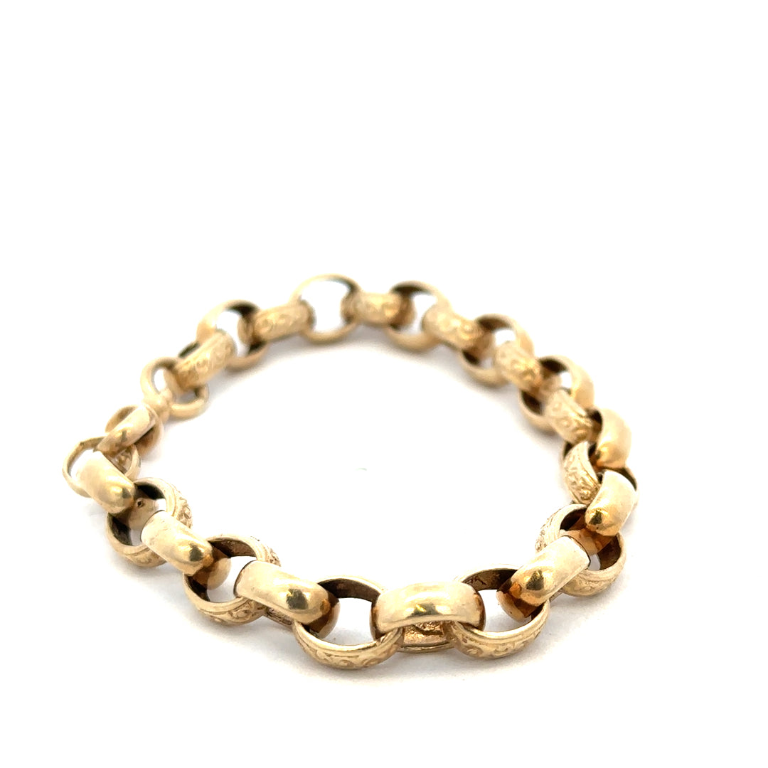 9ct yellow gold belcher bracelet by Reeves and Sons, featuring a shiny chain design, weighing 21.7g.