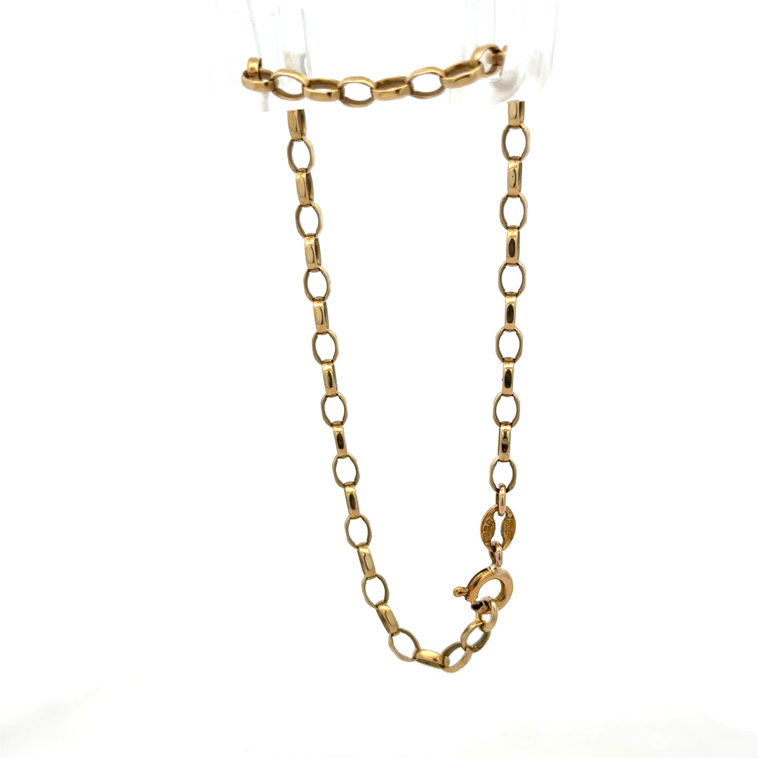 9ct yellow gold belcher bracelet from Reeves and Sons with a 3g weight, featuring interlinked gold chain links.