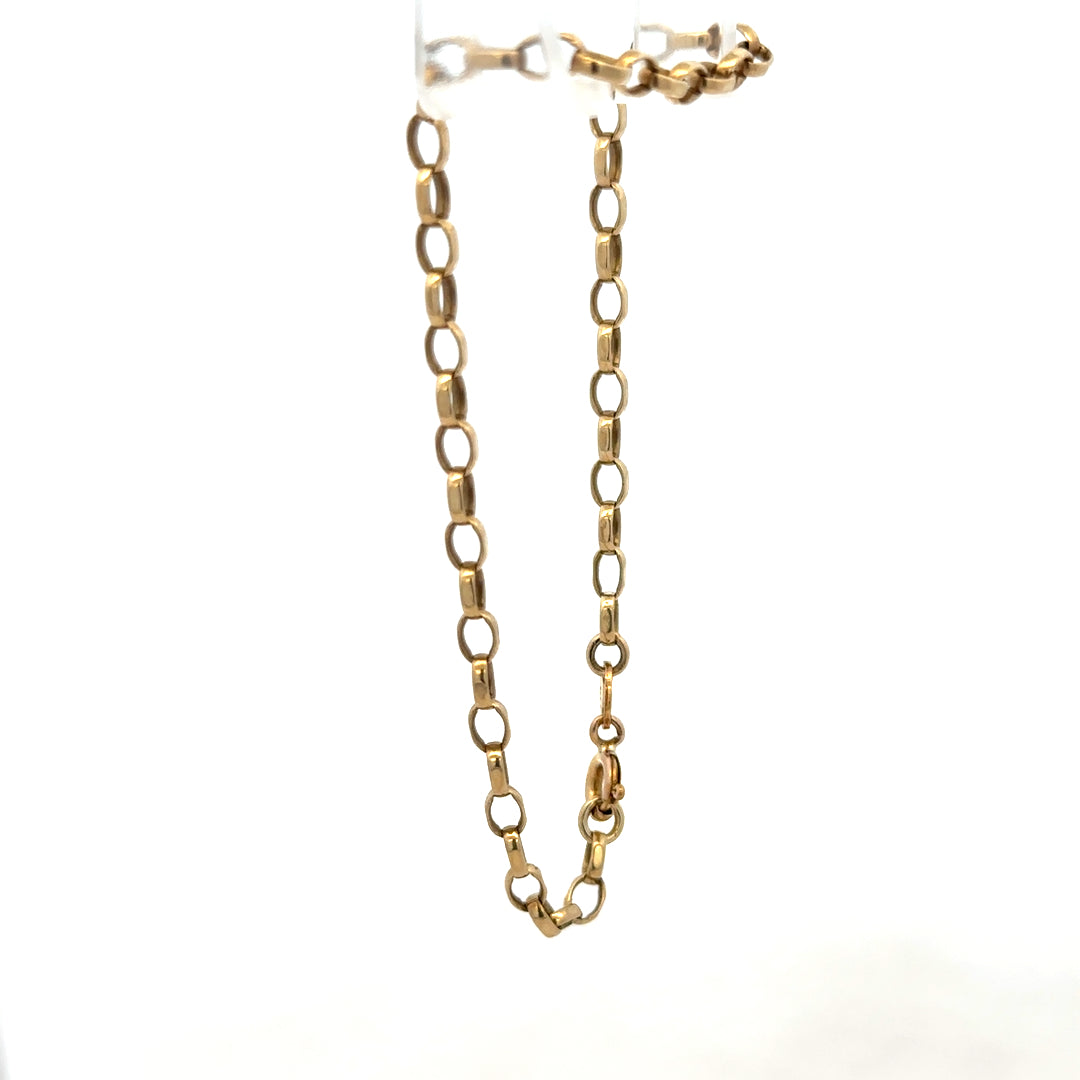 9ct yellow gold belcher bracelet with a 3g weight from Reeves and Sons, close-up showing linked chain design.