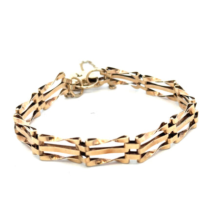 Reeves and Sons 9ct yellow gold gate bracelet, 8.4g, with interlocking links and polished finish on a white background.