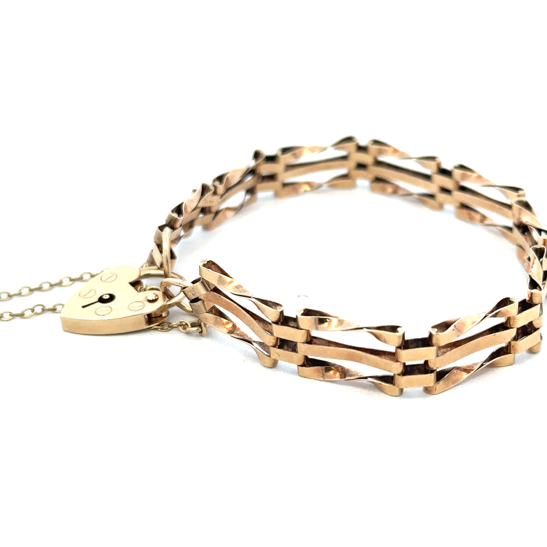 9ct yellow gold gate bracelet with a secure clasp, weighing 8.4g, featuring polished links, by Reeves and Sons.