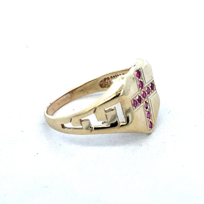 9ct yellow gold ring in size Y with a smooth band, crafted by Reeves and Sons, shown in close-up with a polished finish