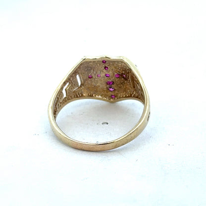 9ct yellow gold ring size Y by Reeves and Sons, close-up of the polished band and detailed craftsmanship.