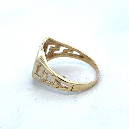 9ct yellow gold ring in size Y, crafted by Reeves and Sons, featuring a smooth polished band and classic design.