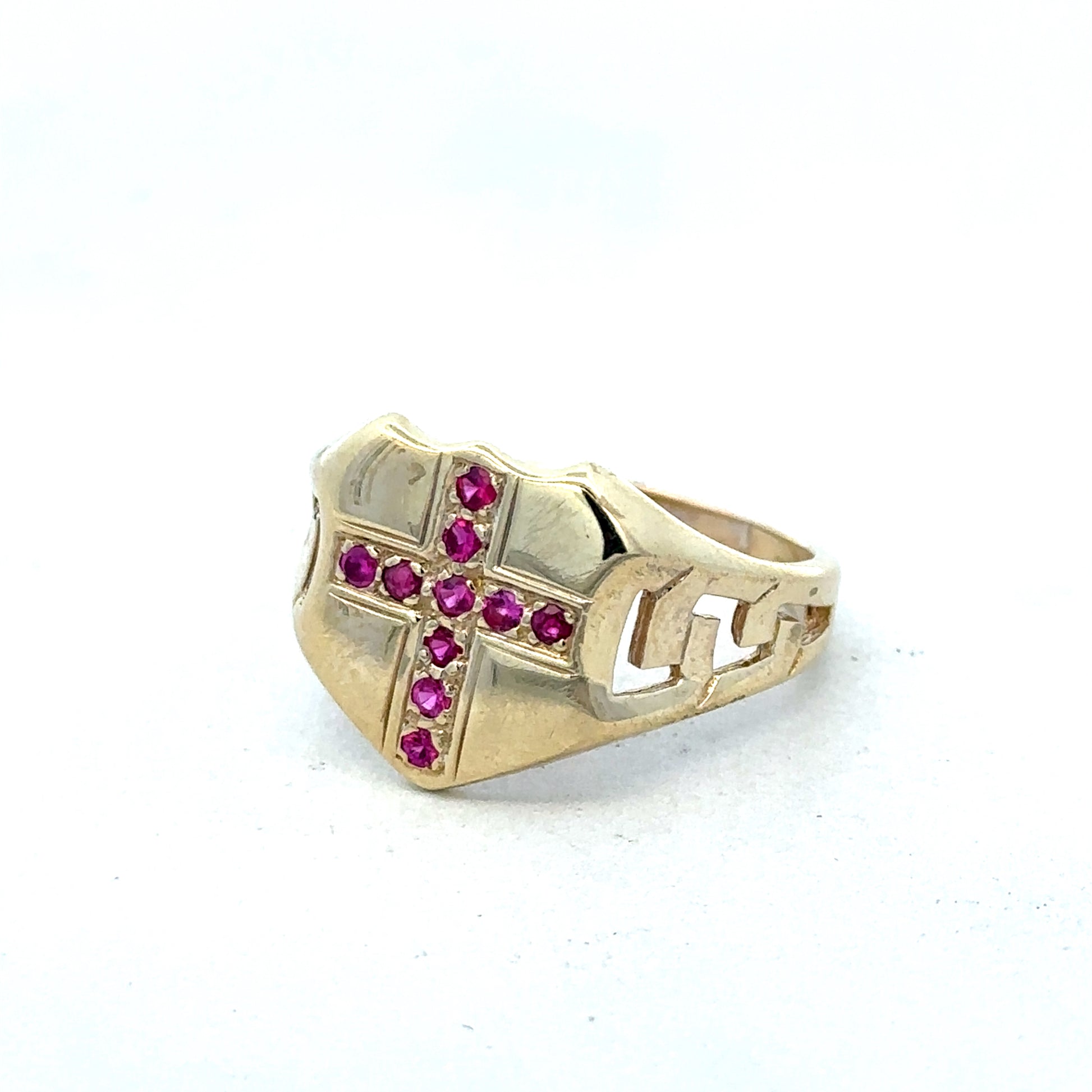 9ct yellow gold ring in size Y from Reeves and Sons, showcasing a polished band with a smooth finish.