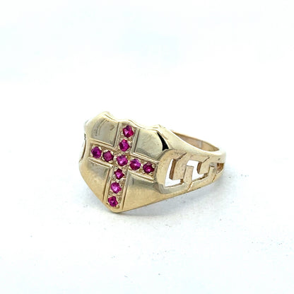 9ct yellow gold ring in size Y from Reeves and Sons, showcasing a polished band with a smooth finish.