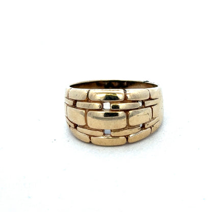 9ct yellow gold ring size Q1/2 from Reeves and Sons, featuring a smooth polished band and classic design.