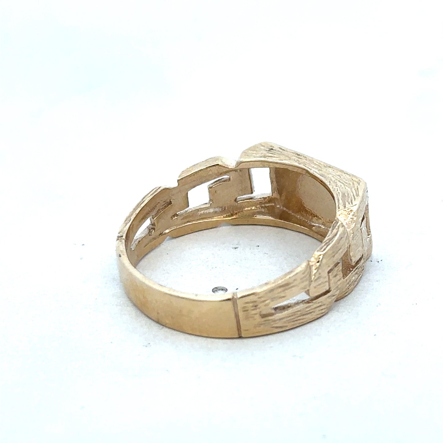 9ct yellow gold ring in size Y with a smooth band, crafted by Reeves and Sons.