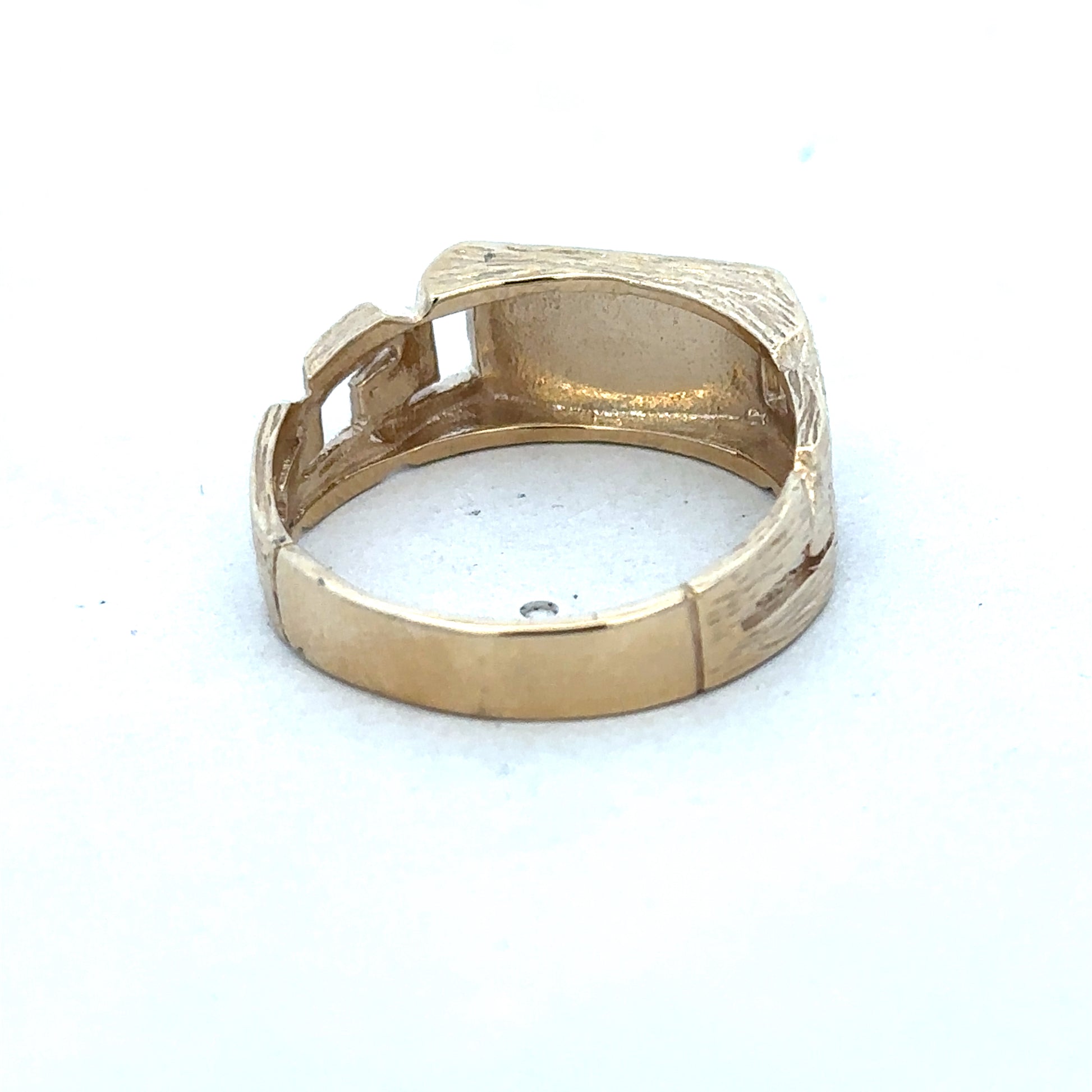9ct yellow gold ring size Y from Reeves and Sons with a polished band, displayed on a neutral background.
