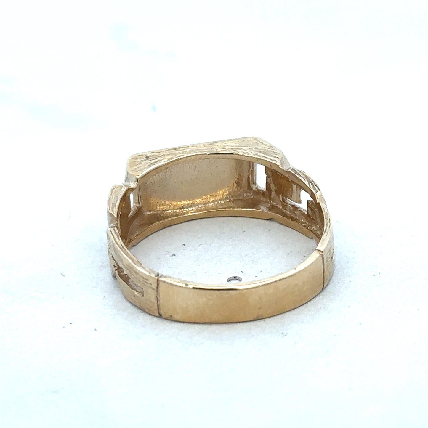 9ct yellow gold ring size Y from Reeves and Sons, featuring a smooth polished band and classic design.