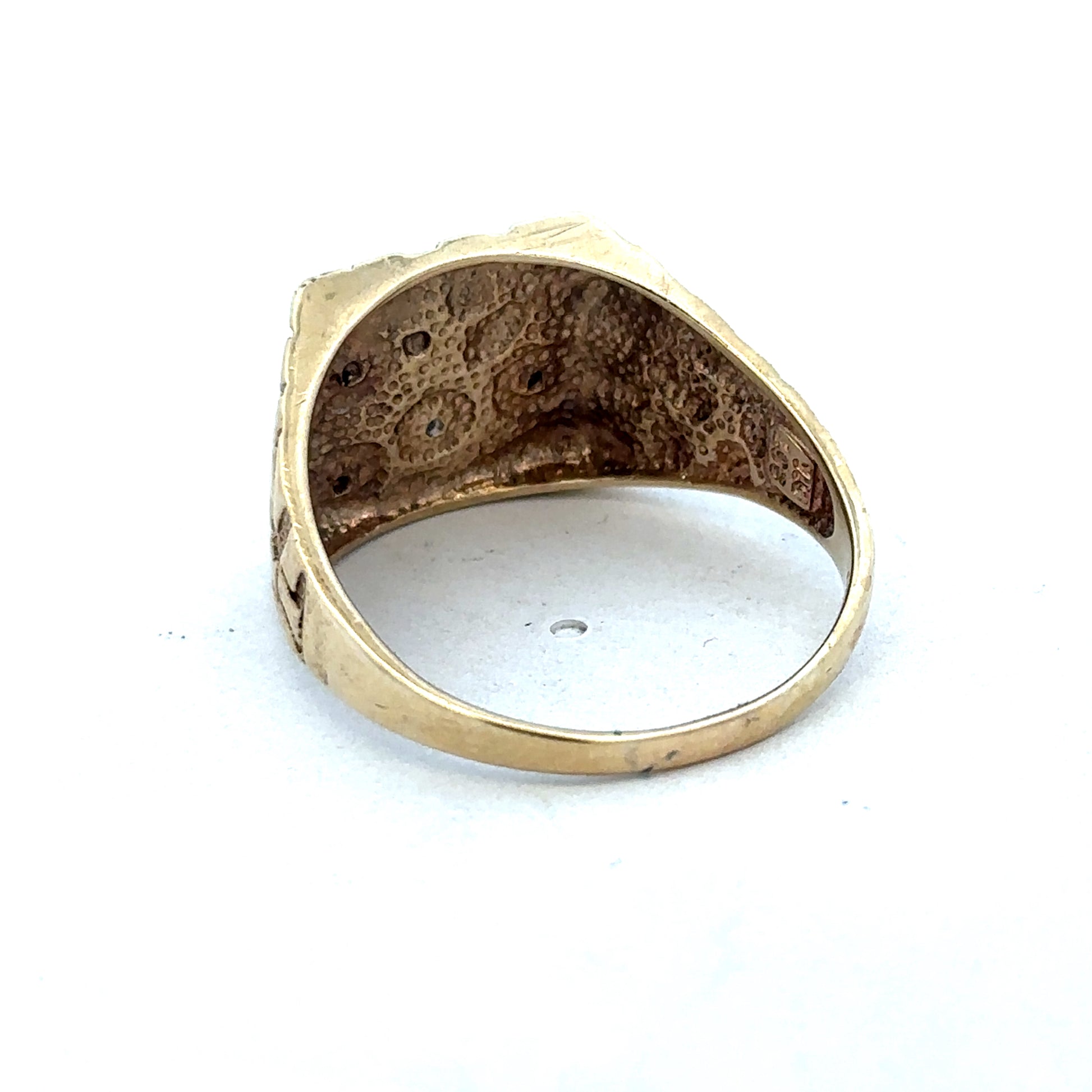 9ct yellow gold diamond ring size Z by Reeves and Sons, close-up of sparkling diamond detail on elegant gold band
