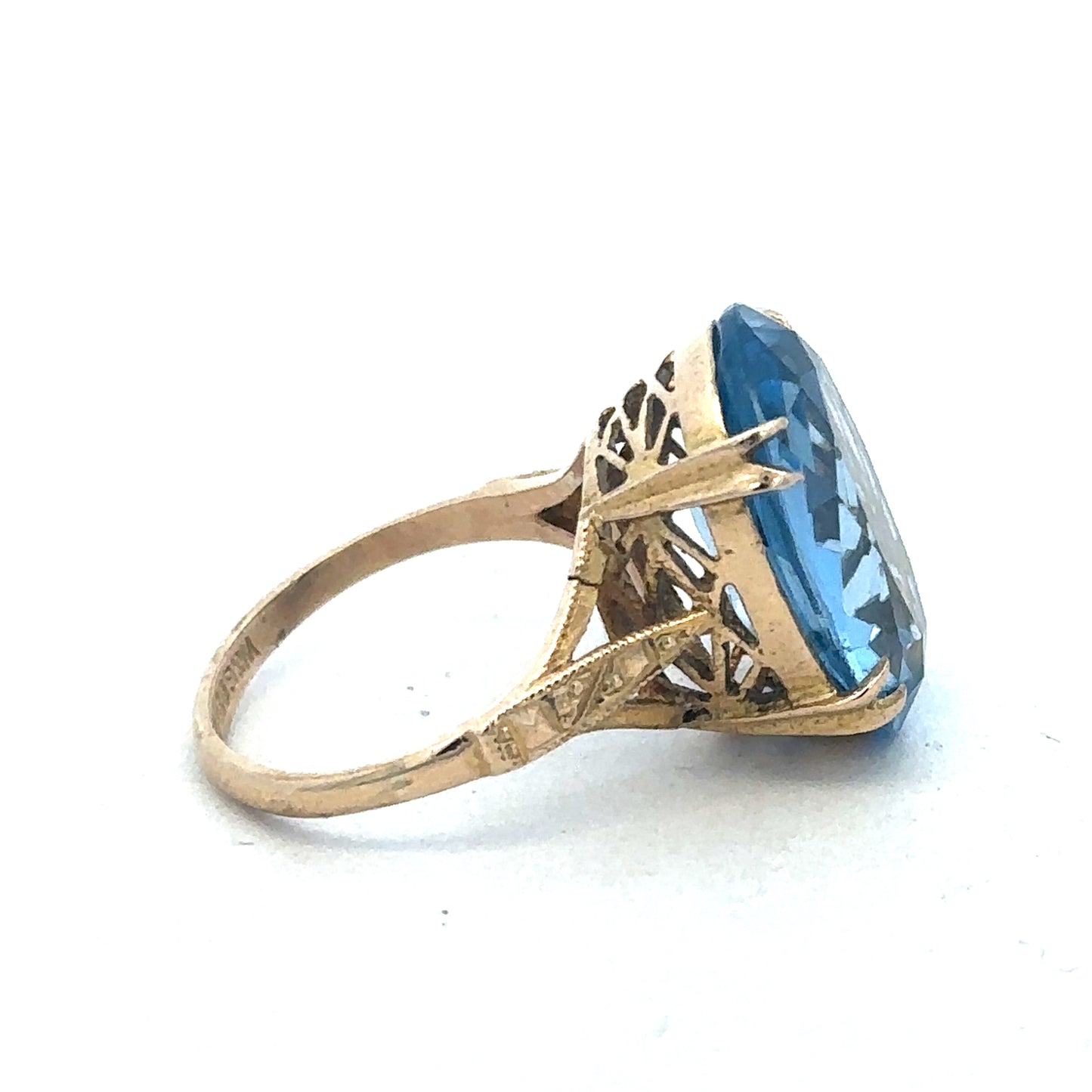 9ct yellow gold ring by Reeves and Sons, showcasing a polished band with elegant craftsmanship.