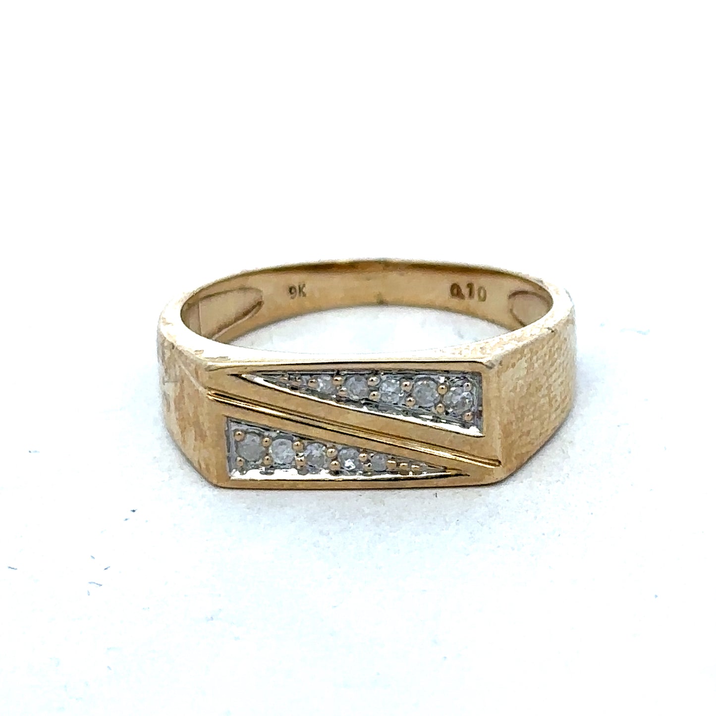 9ct yellow gold diamond ring in size V with sparkling diamonds, crafted by Reeves and Sons.