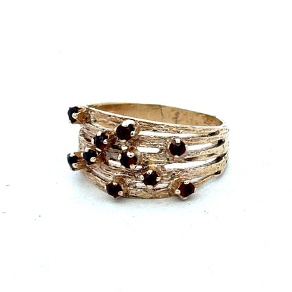 9ct yellow gold ring by Reeves and Sons, featuring a smooth polished band with elegant craftsmanship.