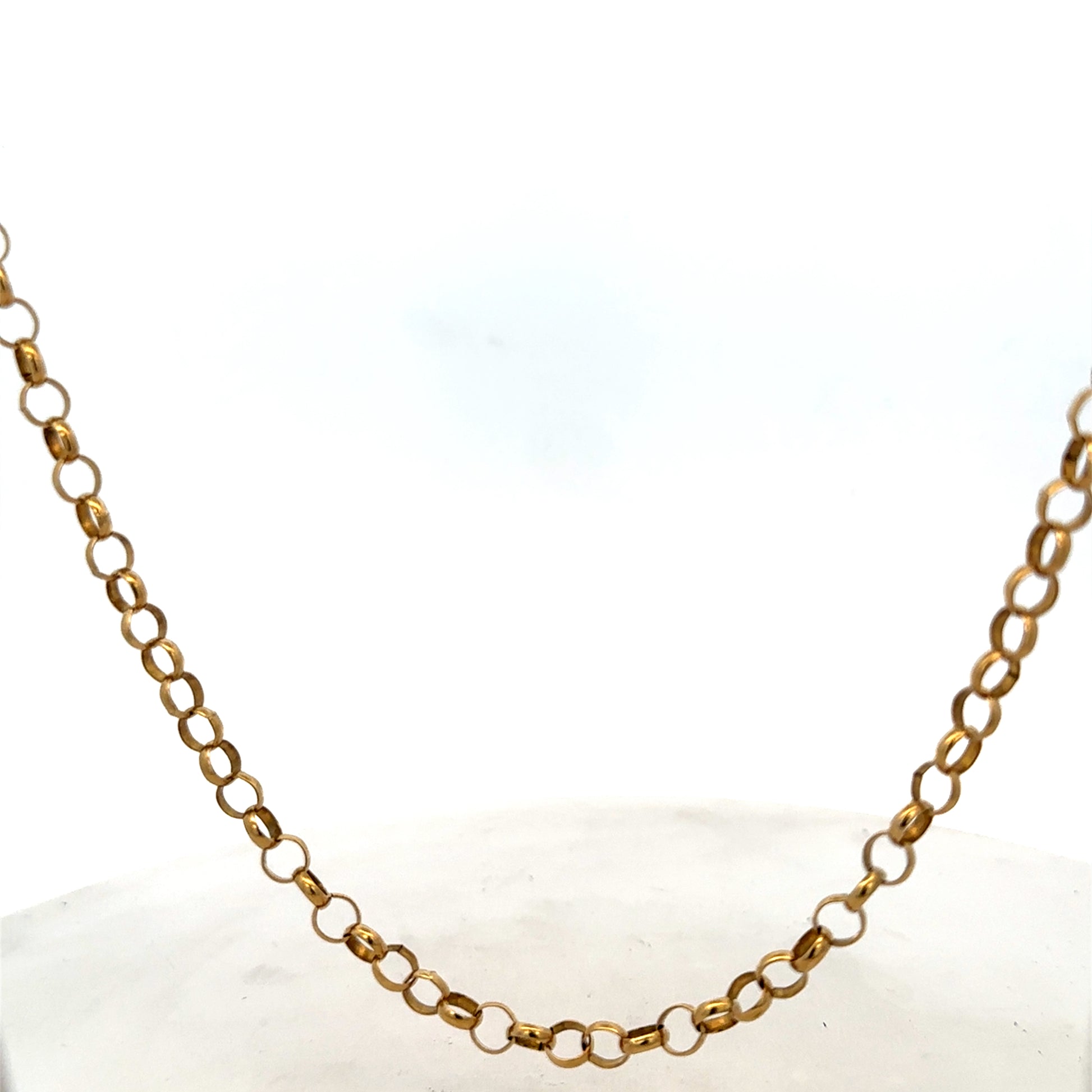 9ct yellow gold belcher chain by Reeves and Sons, showing a close-up of the 15g chain with textured links.