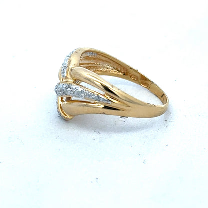 18ct yellow gold diamond ring by Reeves and Sons, featuring a sparkling diamond centerpiece and elegant design.