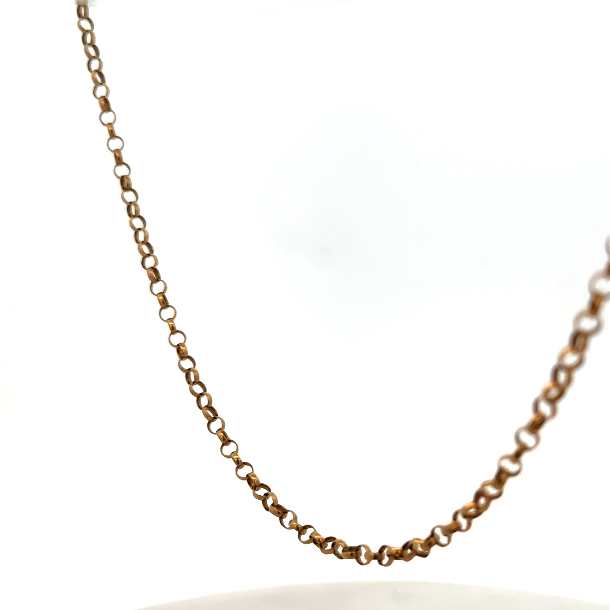 9ct yellow gold belcher chain from Reeves and Sons, showing a close-up of the 4.7g chain with polished links.