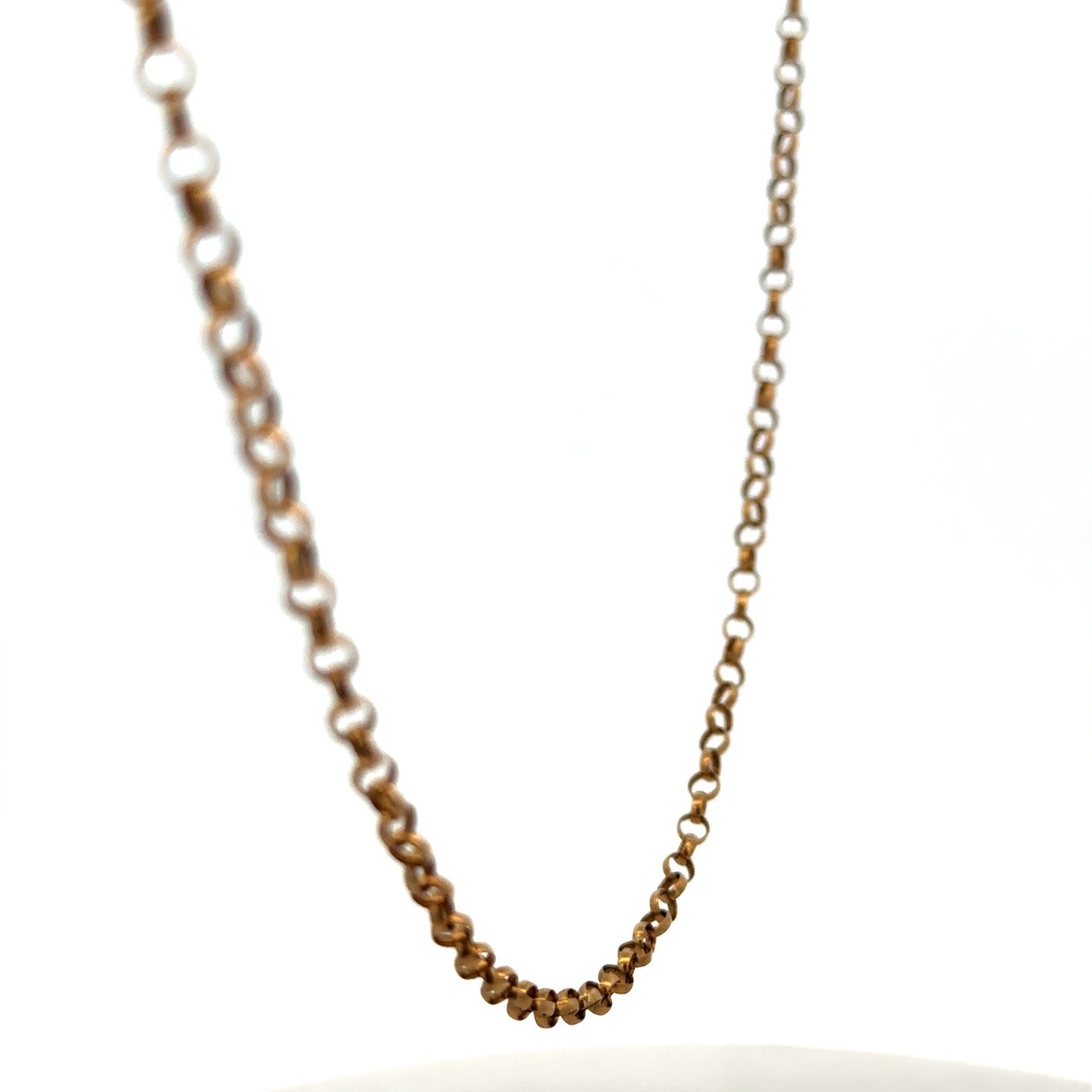 9ct yellow gold belcher chain weighing 4.7g, featuring interconnected oval links, crafted by Reeves and Sons.