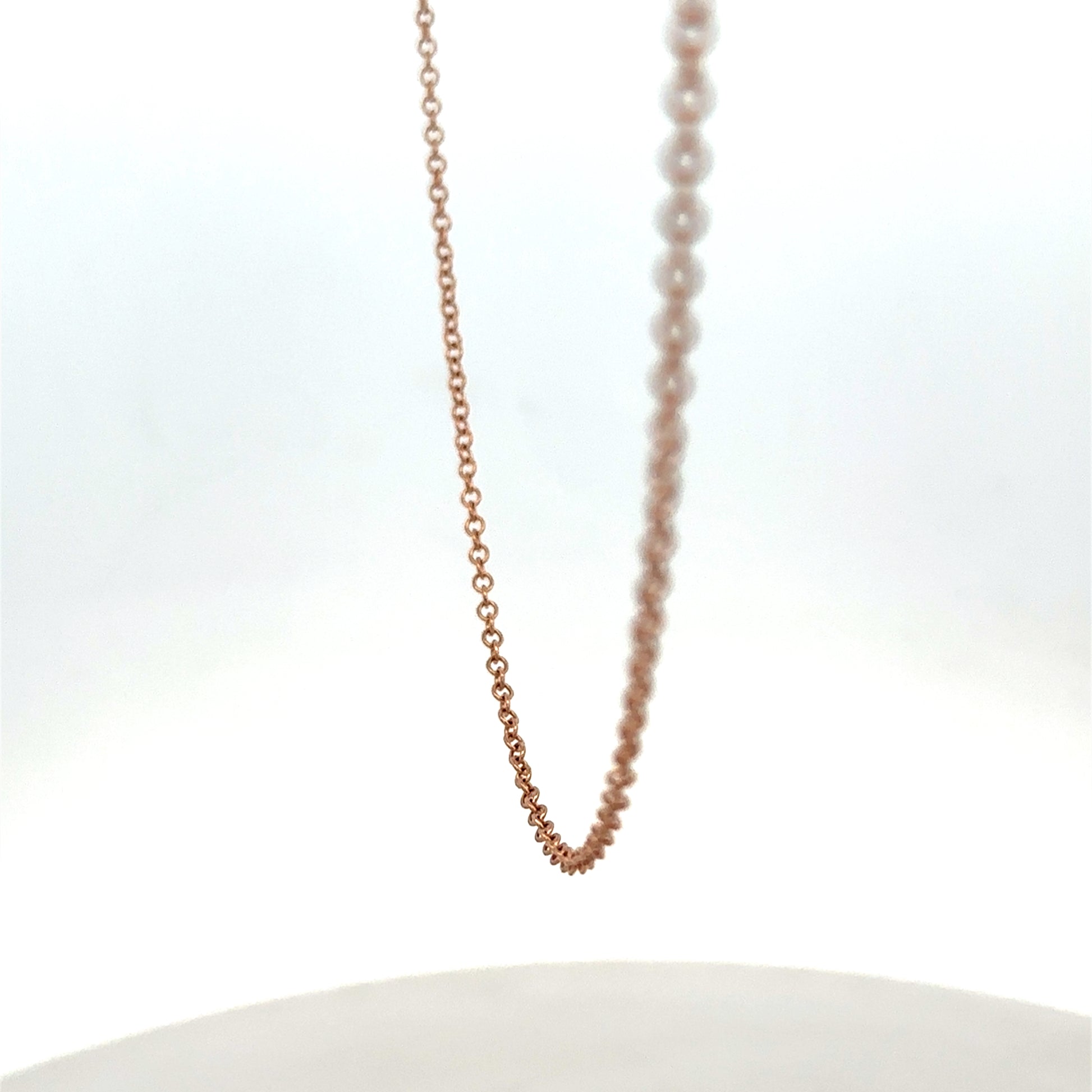 9ct gold chain weighing 4.4g by Reeves and Sons, featuring a detailed link design, shown in a close-up image.