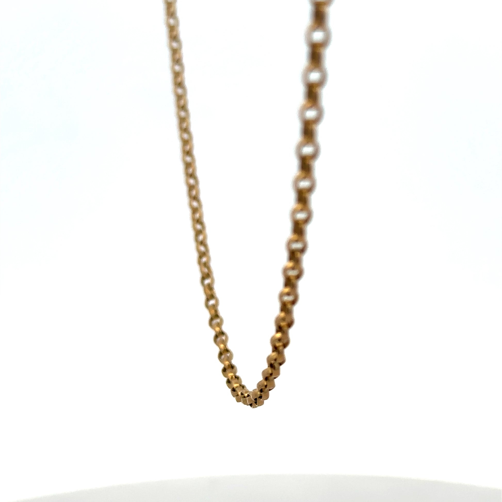 9ct yellow gold belcher chain by Reeves and Sons, 6.2g, showing the shiny, linked gold chain on a neutral background