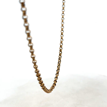 9ct yellow gold belcher chain, Reeves and Sons, 14.5g, showing close-up of shiny gold links against a neutral background.