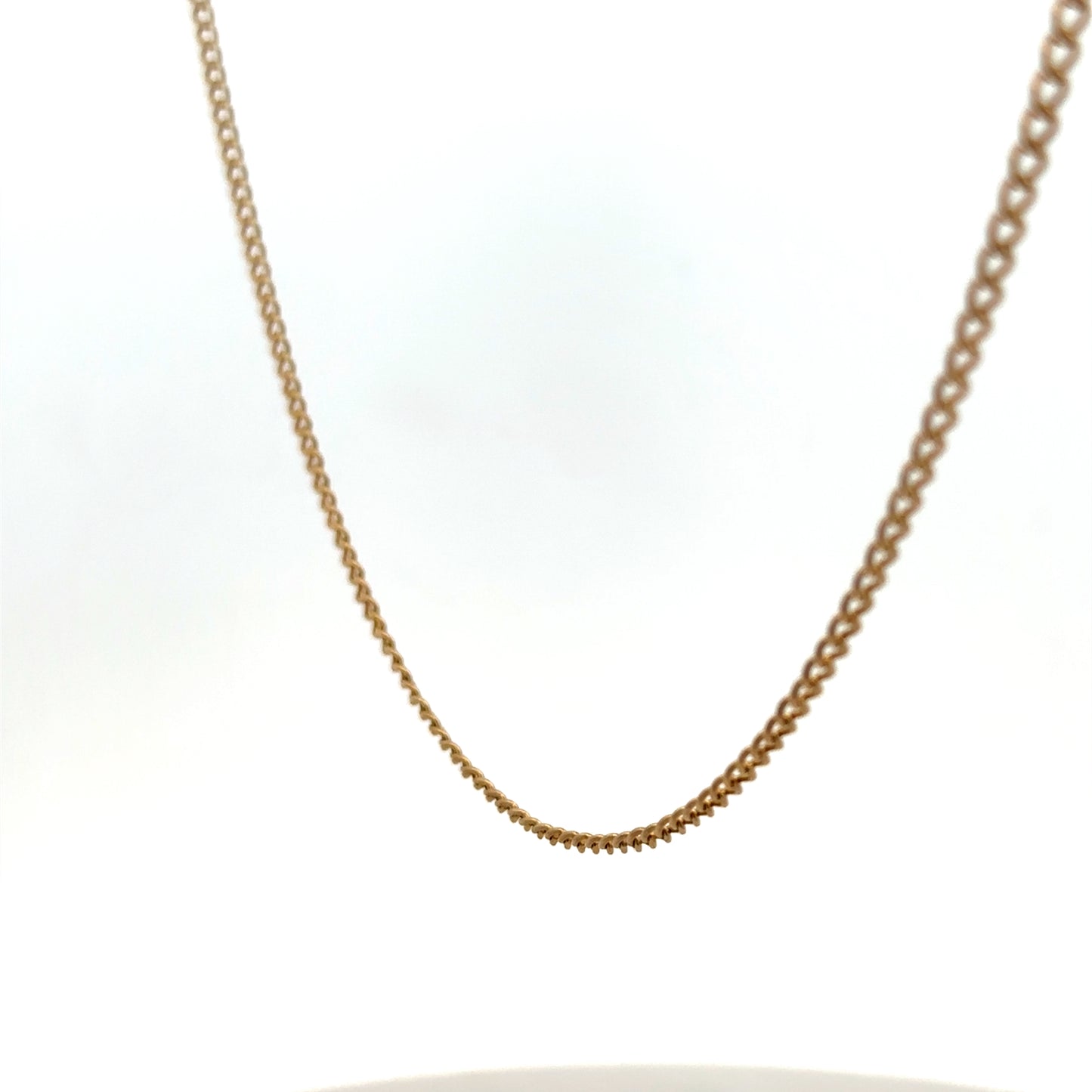 9ct yellow gold chain from Reeves and Sons, weighing 4.6g, with a detailed close-up of the chain links.