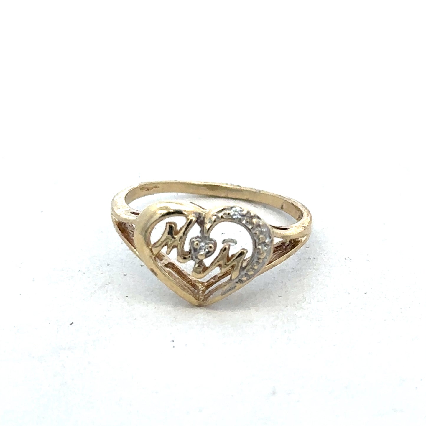 9ct yellow gold MUM ring in size N by Reeves and Sons, featuring a polished band with engraved lettering.