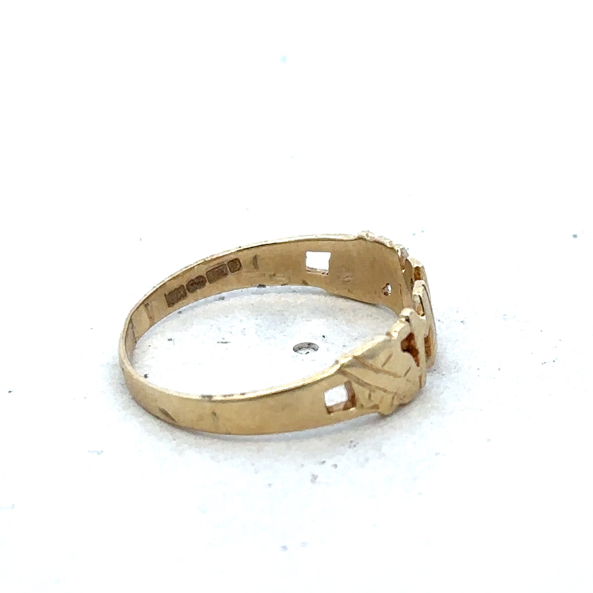 9ct yellow gold MUM ring in size O by Reeves and Sons, featuring a smooth polished band design.