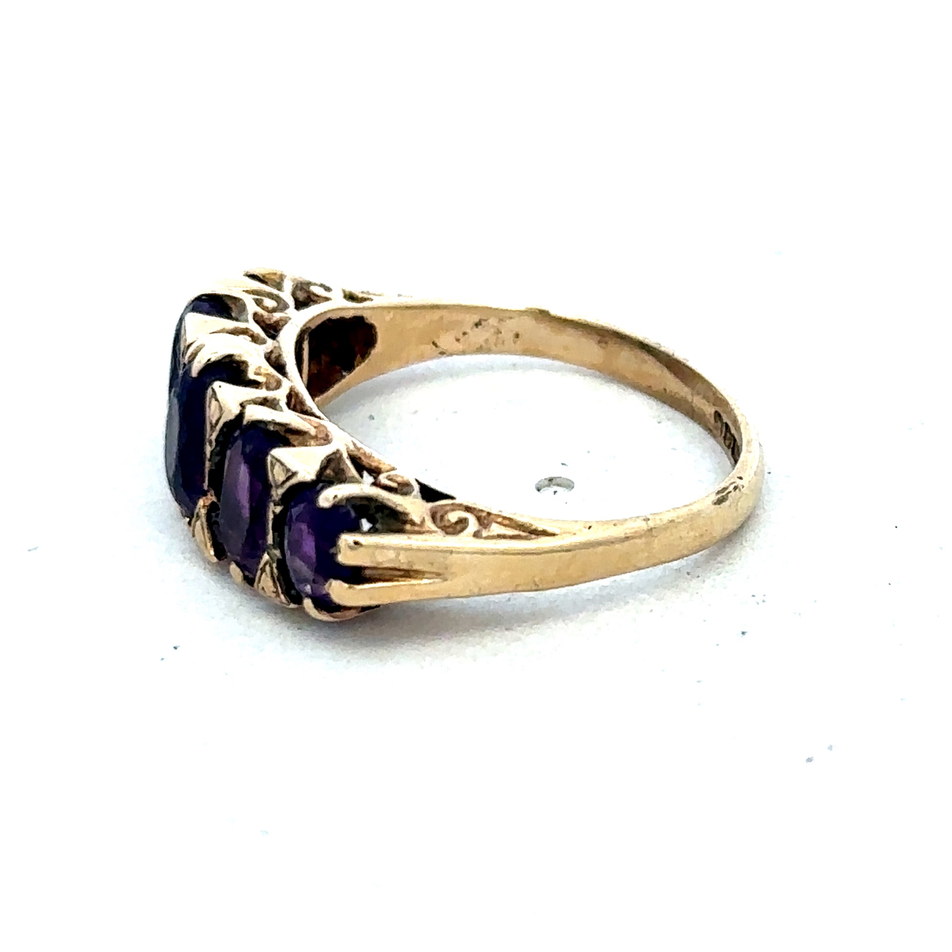 9ct yellow gold amethyst ring with oval gemstone set in a Reeves and Sons jewelry design, size N.
