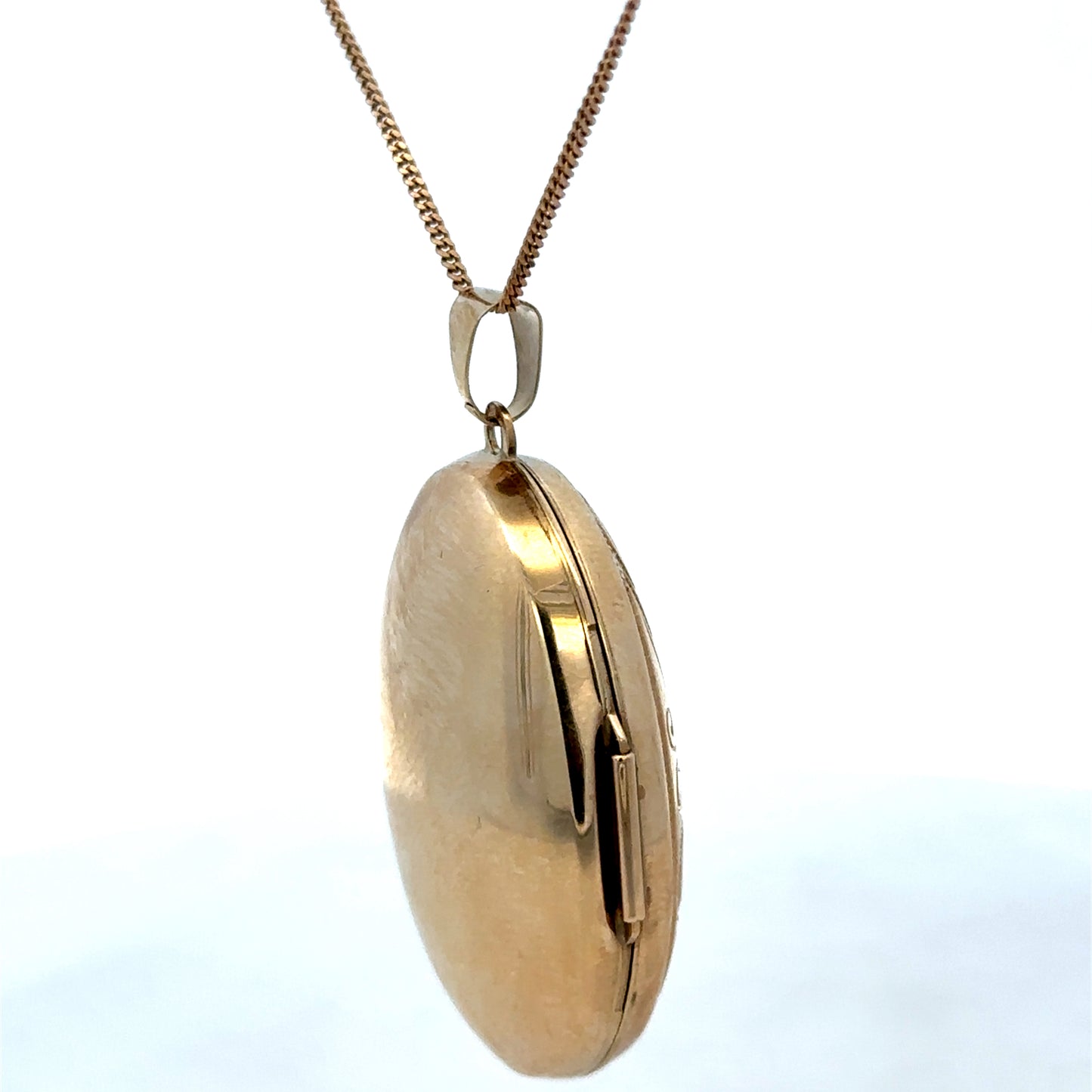 9ct yellow gold locket pendant weighing 6.3g, featuring intricate design, by Reeves and Sons, shown in a detailed close-up image.