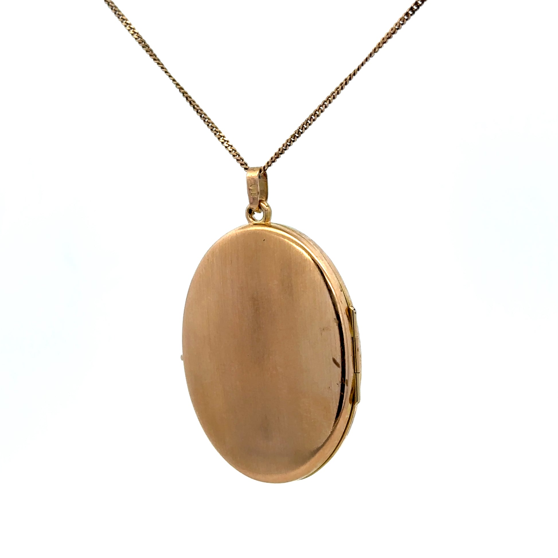 Reeves and Sons 9ct yellow gold locket pendant, 6.7g, featuring a classic oval design with intricate engraved details.