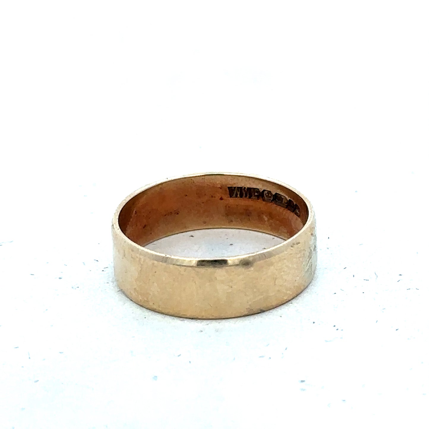 9ct yellow gold band ring in size P1/2 with a smooth polished finish, crafted by Reeves and Sons.