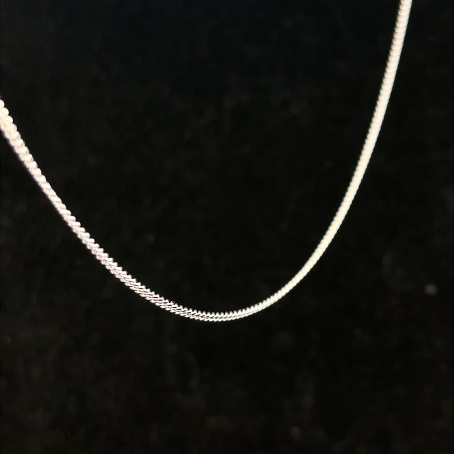 9ct white gold chain weighing 2.9g, featuring a delicate link design, crafted by Reeves and Sons.
