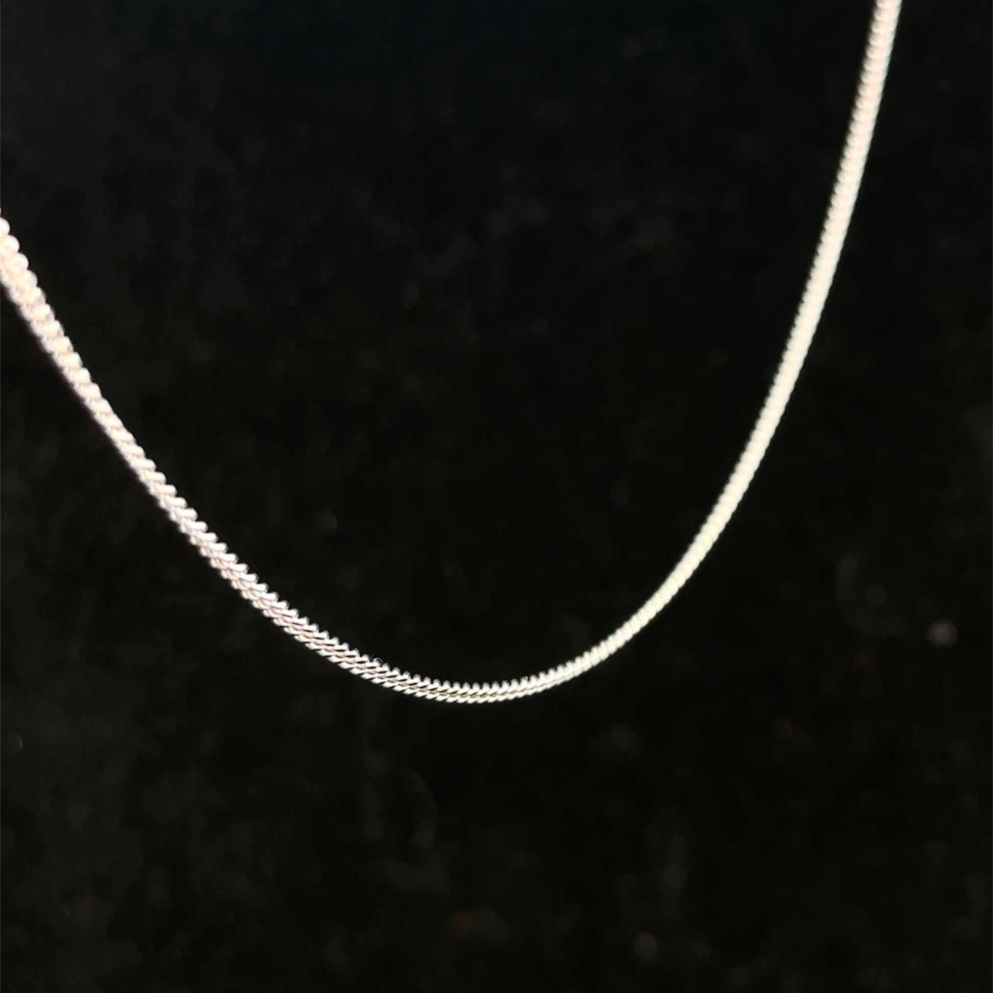 9ct white gold chain weighing 2.9g, featuring a delicate link design, crafted by Reeves and Sons.
